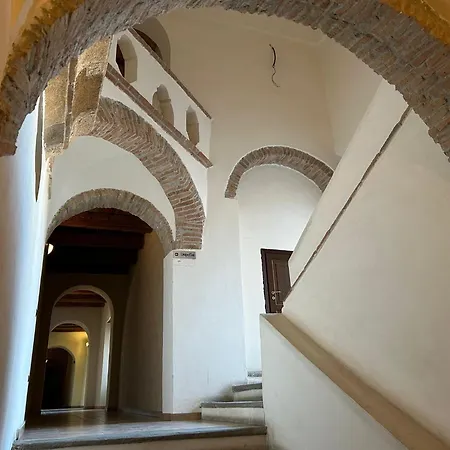 Apartment Castello Charm - Incantevole Trivani Nel Cuore Storico Di