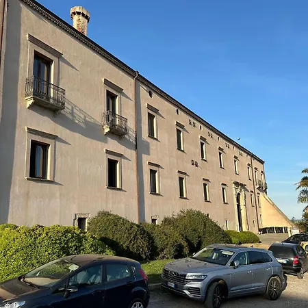 Castello Charm - Incantevole Trivani Nel Cuore Storico Di Apartment *