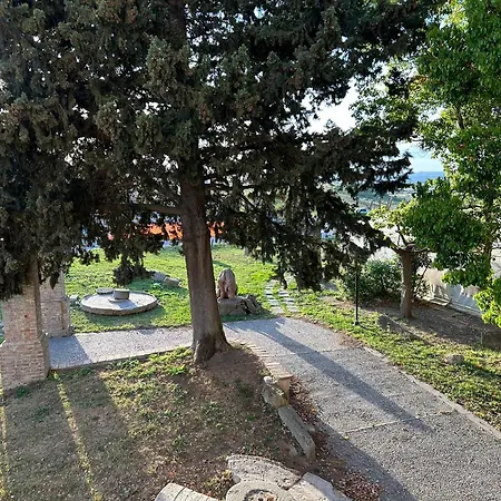 Castello Charm - Incantevole Trivani Nel Cuore Storico Di *